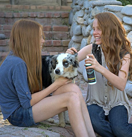 dogs-spraying-dogs-two-girls-curicyn dogs-spraying-dogs-two-girls-curicyn